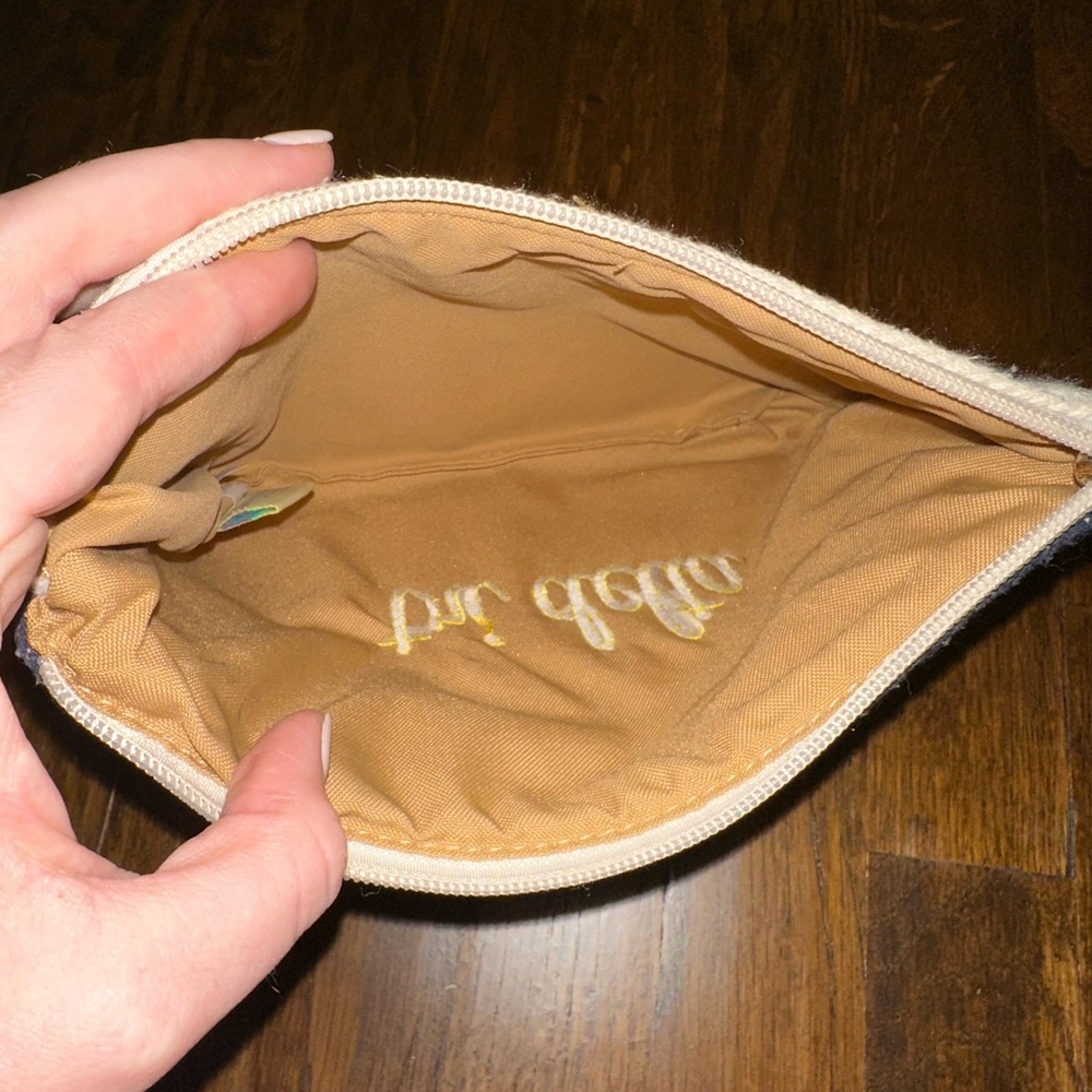 Tri Delta Pouch - Picture 3 of 4